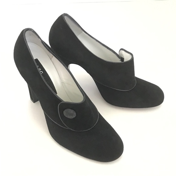 MARC JACOBS Black Suede Pump with Button Detail Black Heels Women’s Size 8 - Picture 1 of 16